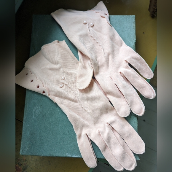 Vintage Light Peach Gloves - Picture 3 of 6